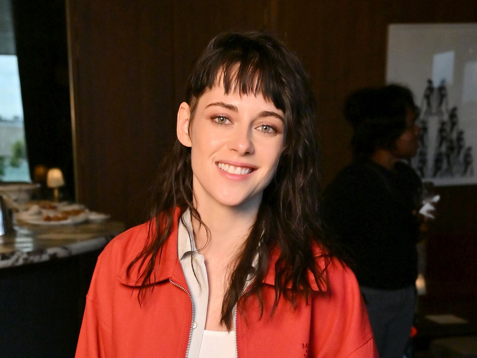 El pantalón noventero, las deportivas minimalistas, el peinado punk y todo lo que está bien en el look de Kristen Stewart