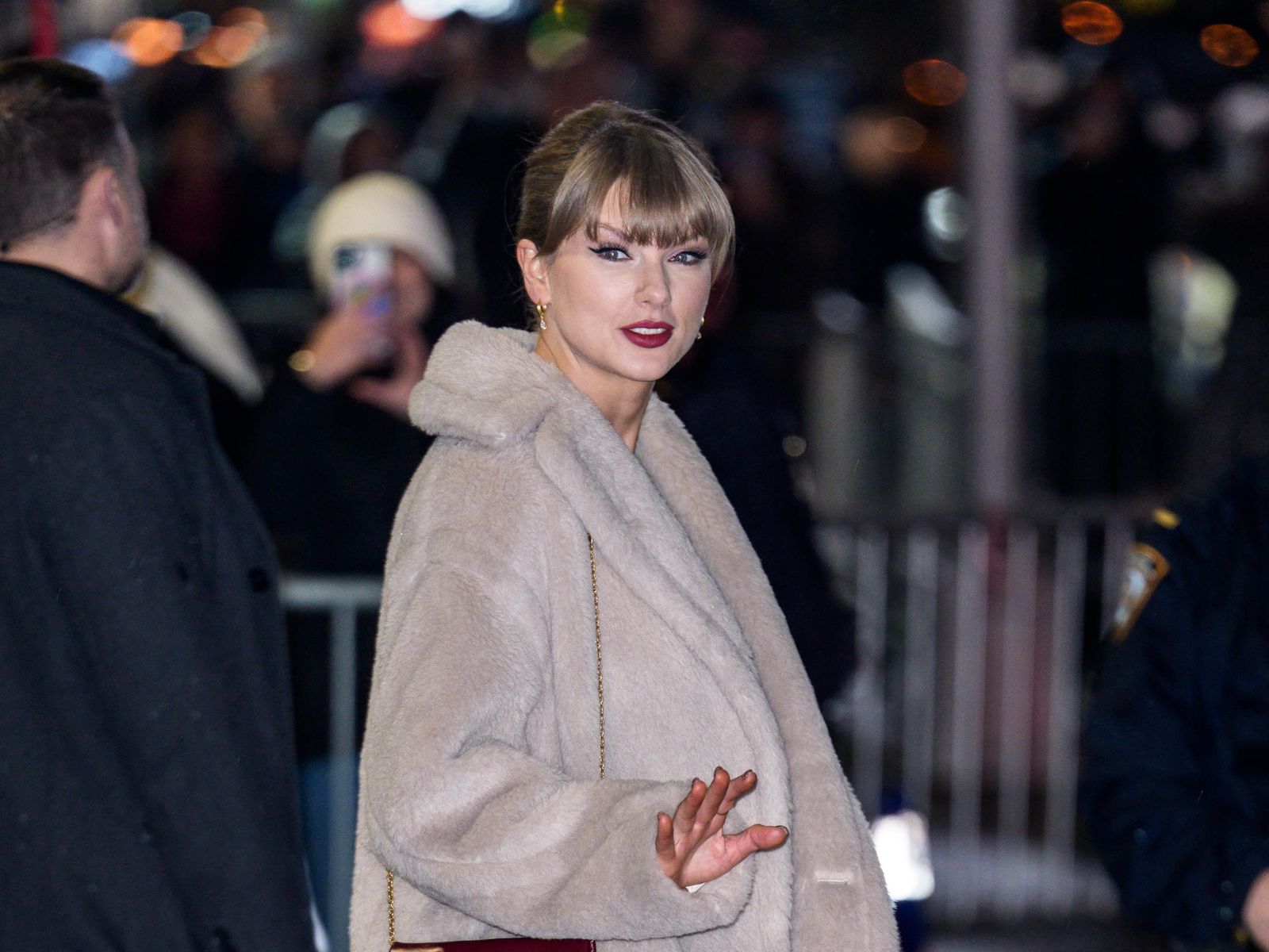 Taylor Swift tiene el abrigo ‘teddy’ más elegante y más básico del mundo