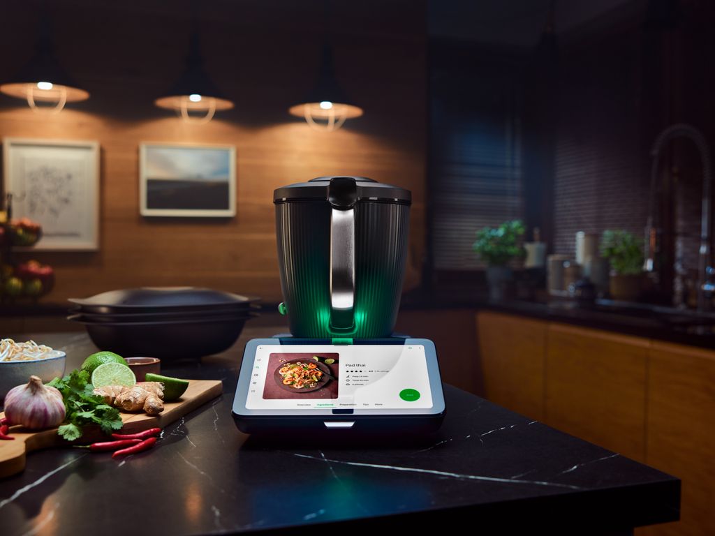 Thermomix® TM7 tiene una esttica renovada en negro elegante y contempornea que lo convierte adems en una autntica pieza...
